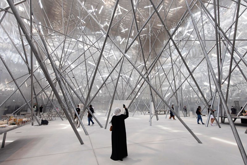 selections-arts-theme-Expo-2020-Dubai-Visitors-at-the-Bahrain-Pavilion-7.jpg